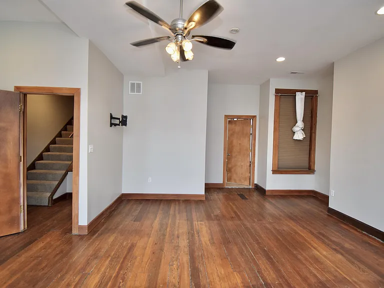 522 E 12th St #1 — Photo 28