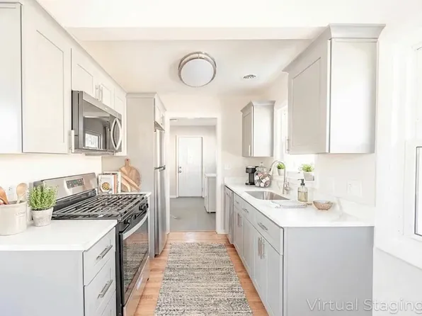 1110 S Gables Blvd, Wheaton, IL 60189