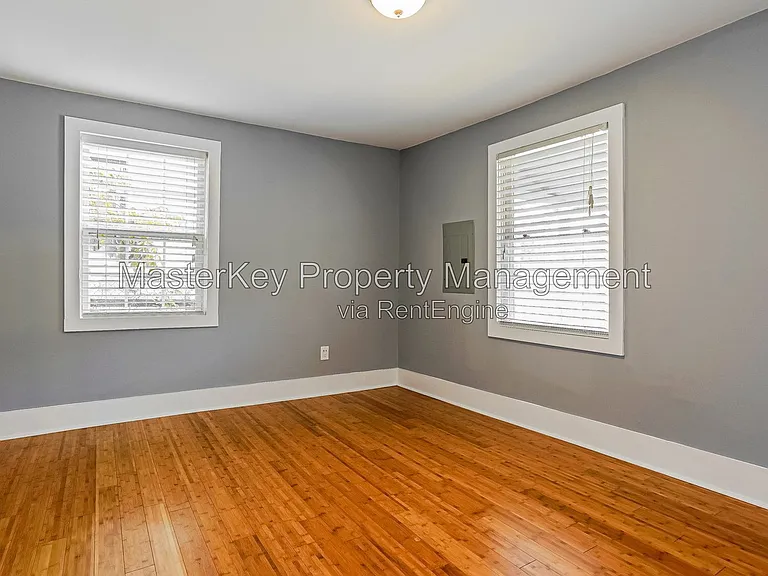 212 S State St — Photo 22