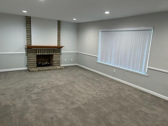 3rd image of 25812 Hinckley St
