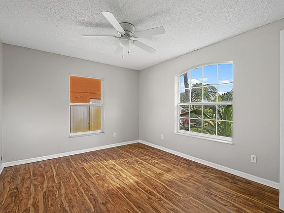 4th image of 378 SW Kestor Dr