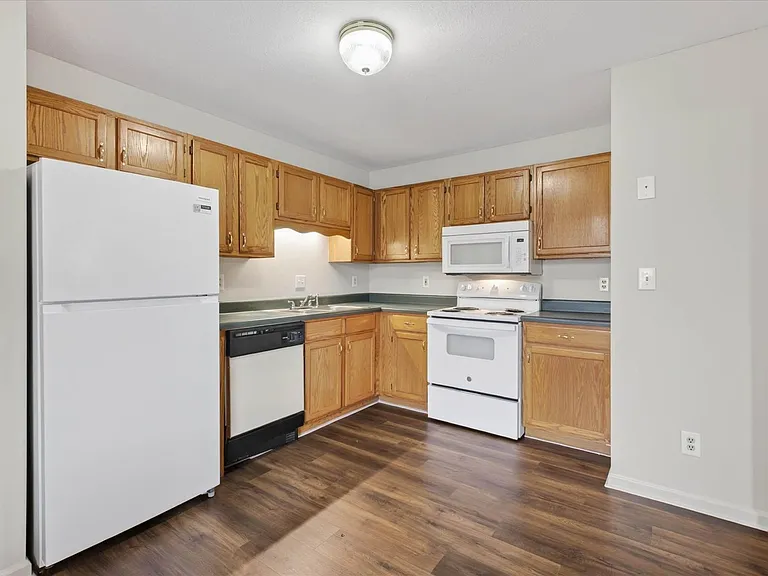 Waters Edge Drive-1851 (x4) — Photo 9