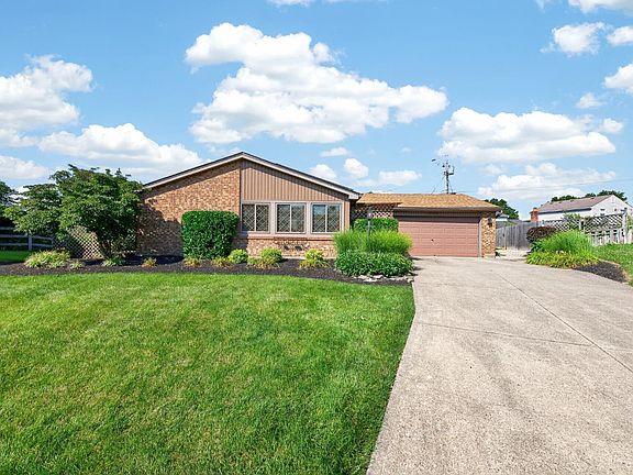 2nd image of 4939 Bonaventure Ct