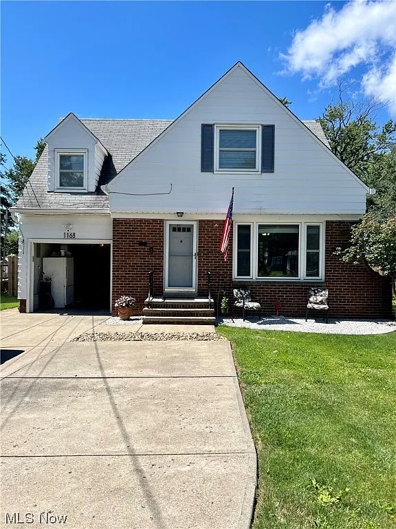 1168 Richmond Rd photo 1