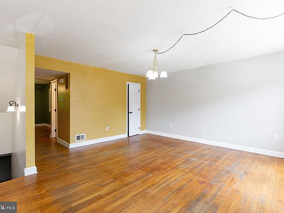 4th image of 14812 Anderson Ct