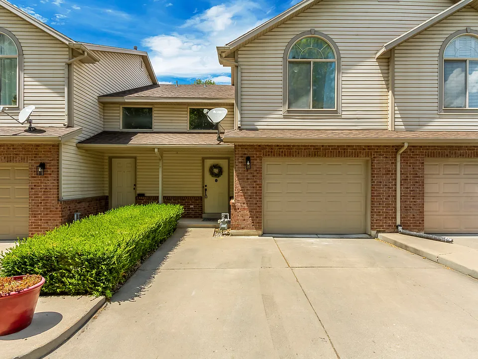 1137 E Holmes Creek Ln