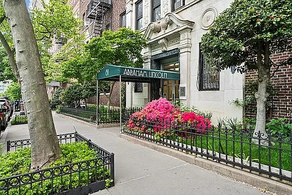 Rented by The Burkhardt Group | media 10