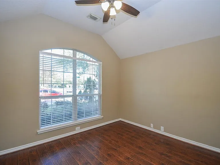 4914 Surrey Park Cir — Photo 7