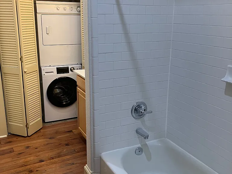 21 Biltmore Ave #203 — Photo 6