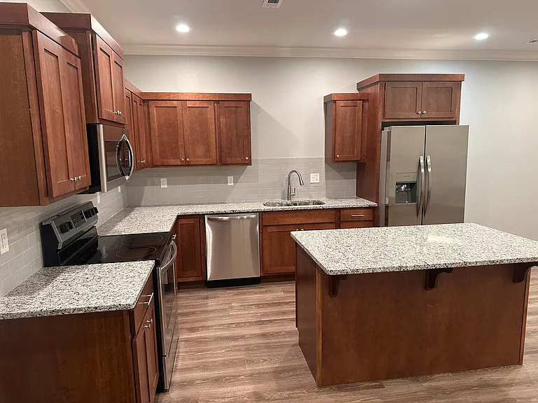 81 S Hunter St #33 — Photo 4