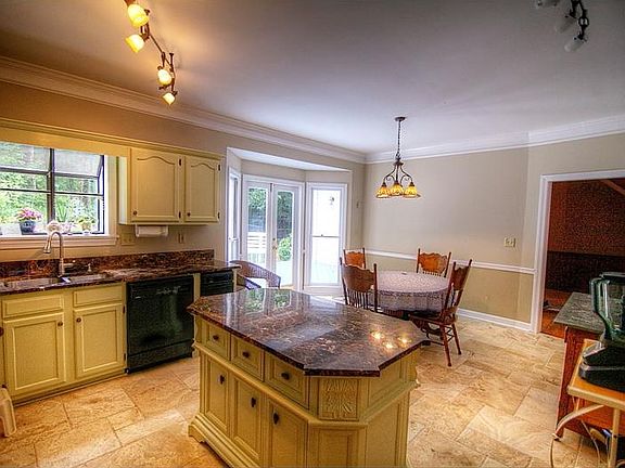 5th image of 4065 Norton Pl SE