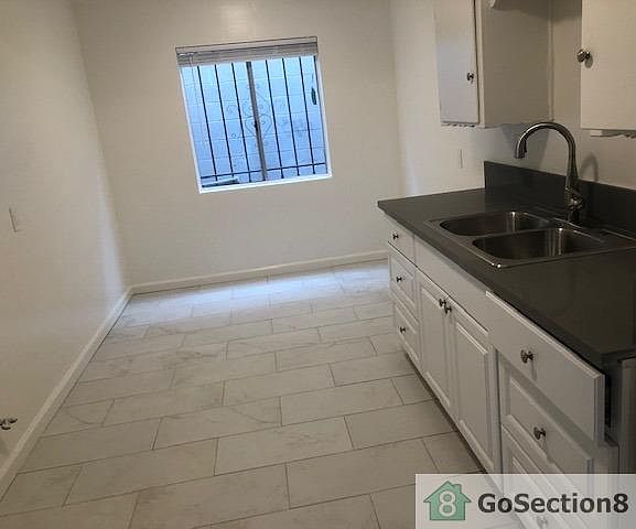 1st image of 943 E 108th St APT 3