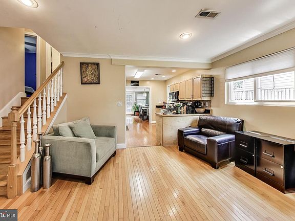 5th image of 6703 Hallwood Ave
