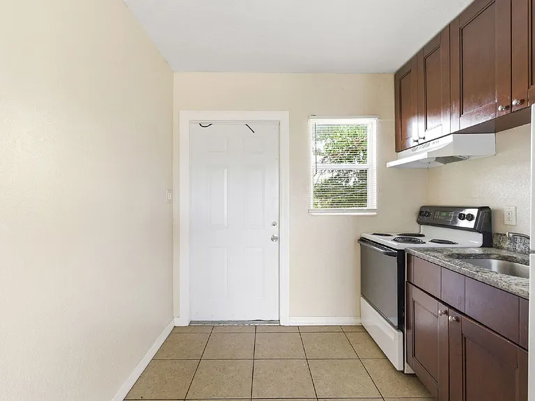 1799 Russell St S #3 — Photo 12