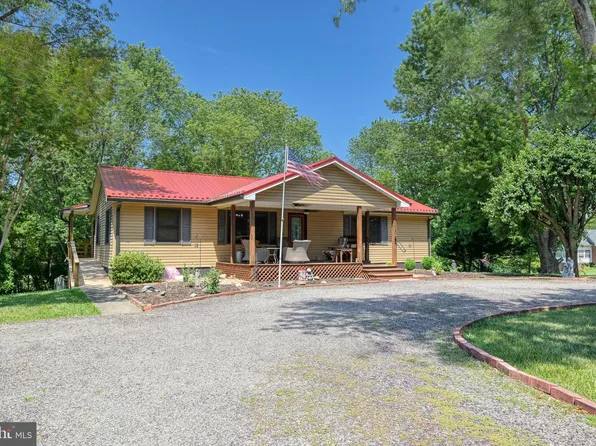 110 Patrick Henry Dr, Louisa, VA 23093