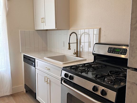 4th image of 410 Randall St #7