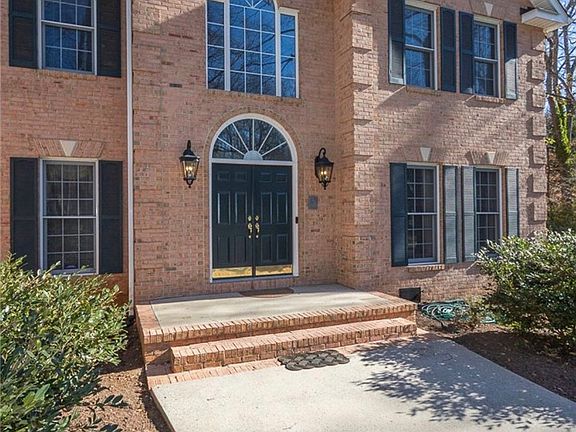 4th image of 1104 Thornehill Dr