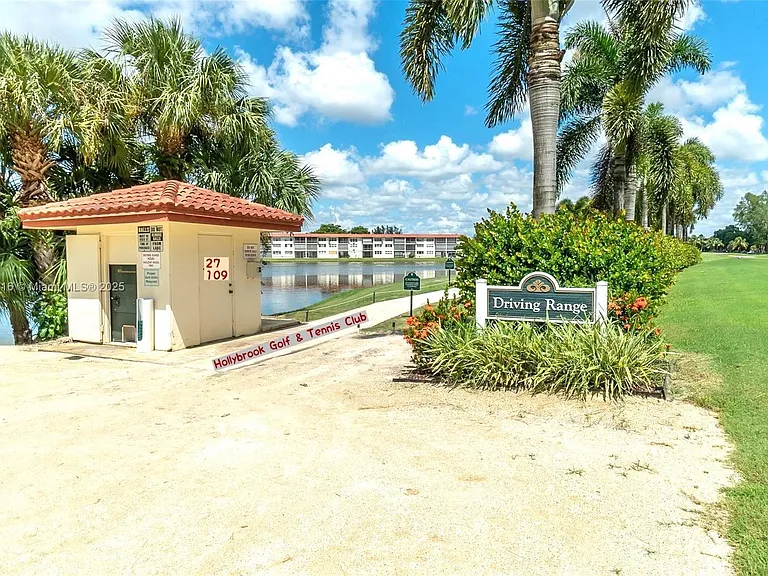 681 S Hollybrook Dr #109 — Photo 40