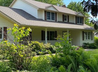 7125 Stacy Ln, Chesterland, OH 44026