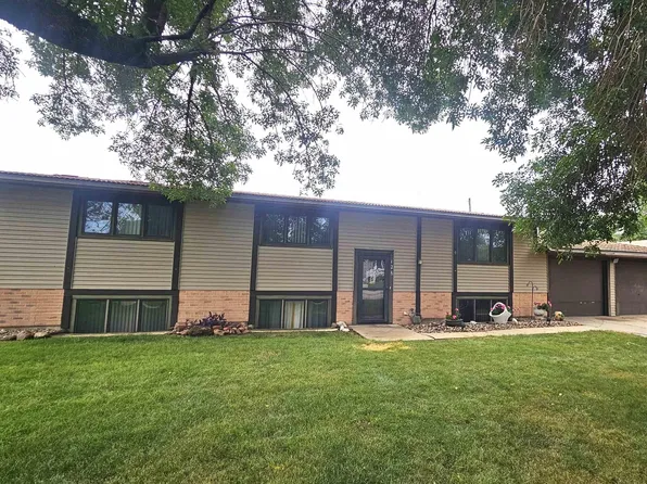 126 N Spruce St, Mead, NE 68041
