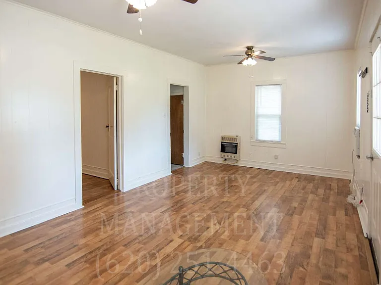 1004 W 2nd St — Photo 2
