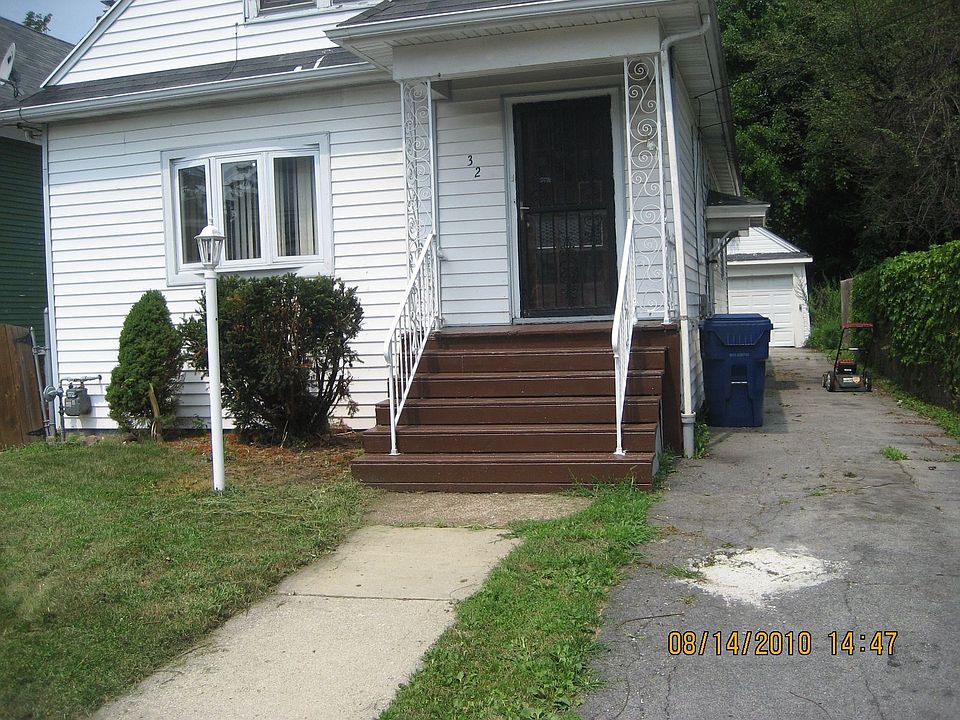 Ample parking on driveway