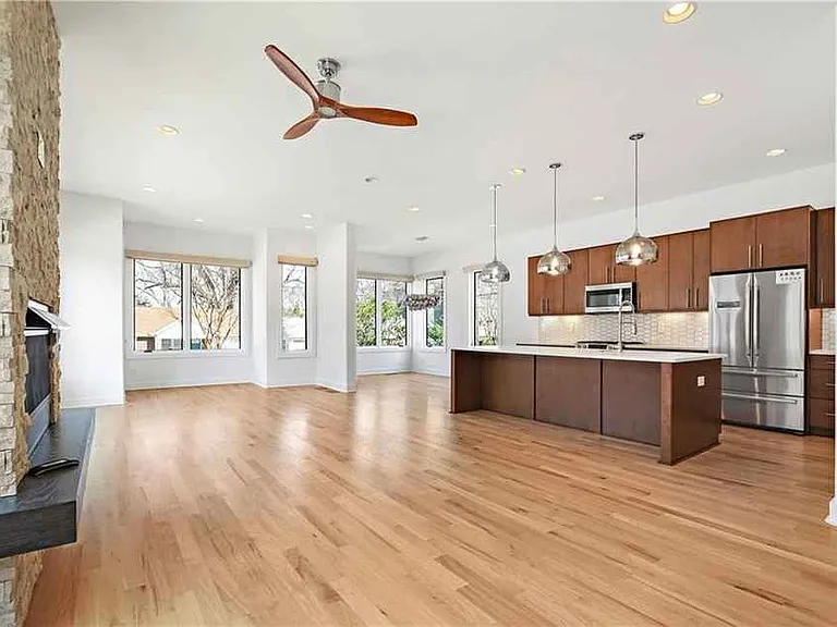 669 E Ave NE #A — Photo 5