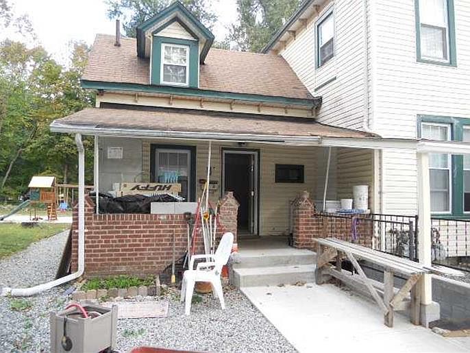 1st image of 4 Colonial Ave APT D