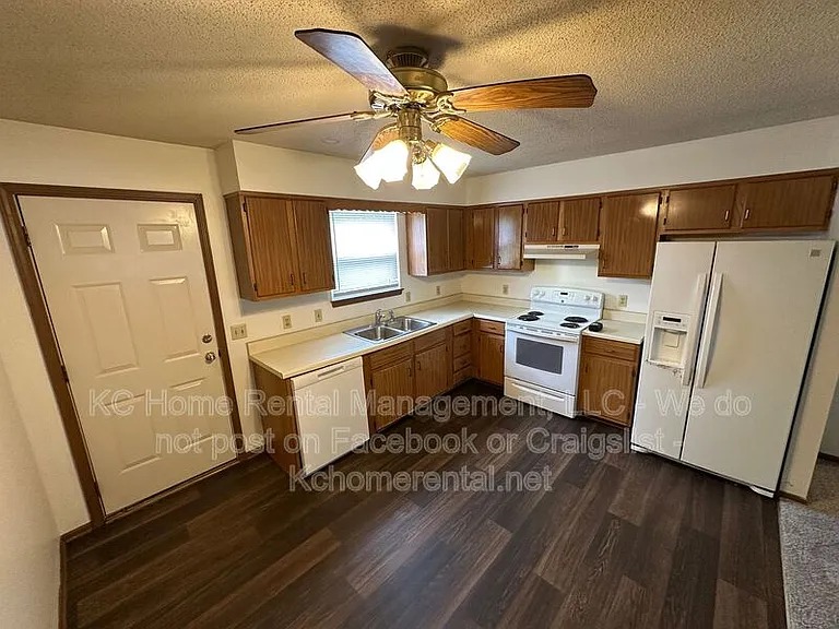 735 NE Barnes Dr #B — Photo 5