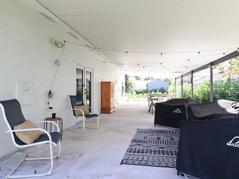 1571 SW 136th Ave — Photo 15