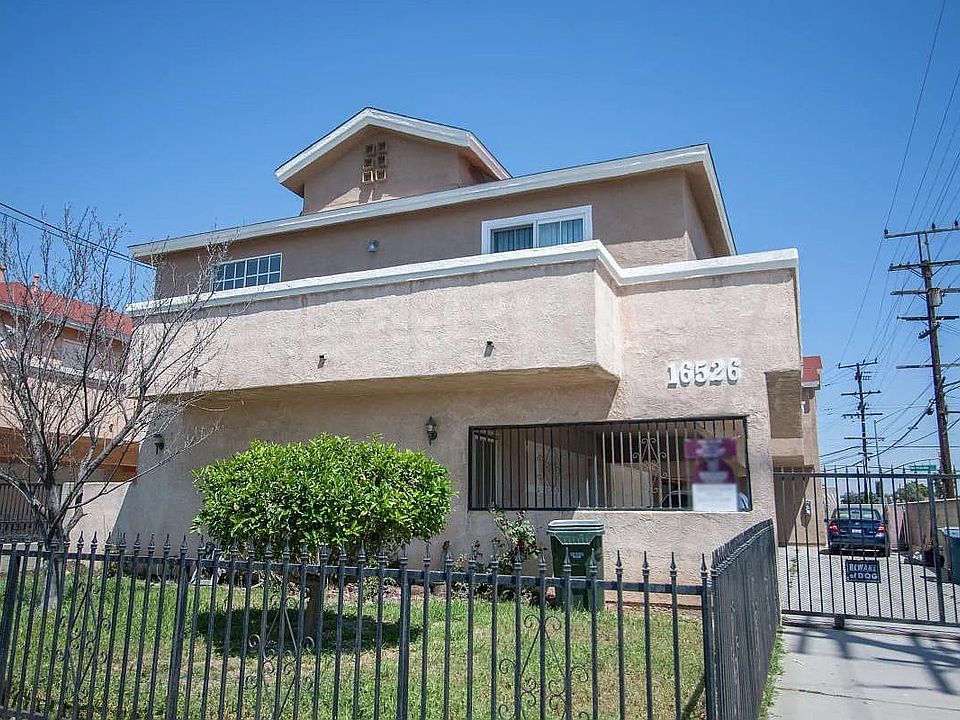 1st image of 16526 Brighton Ave APT 3