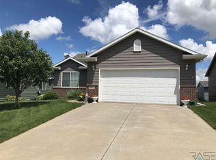 5620 W Hemlock Dr, Sioux Falls, SD 57107