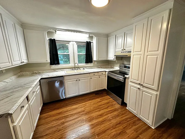 517 Burnett Ferry Rd SW — Photo 10