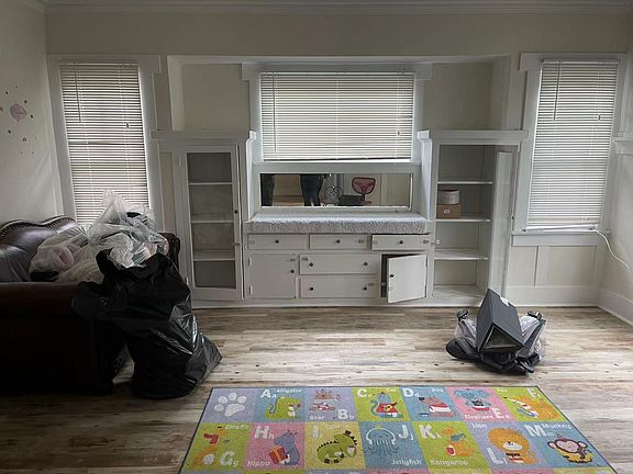3rd image of 615 E Acacia Ave