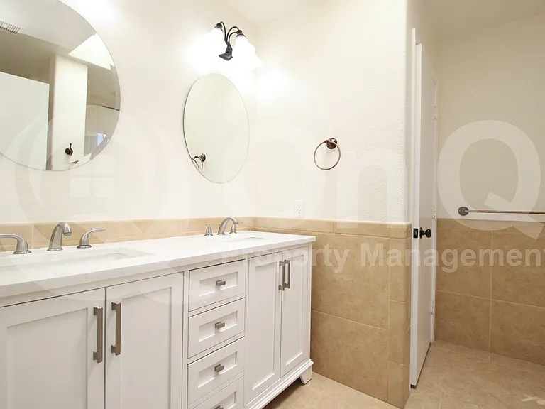 1562 S Monterey St — Photo 18