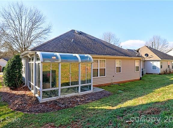 3rd image of 120 Ashwood Ln #25