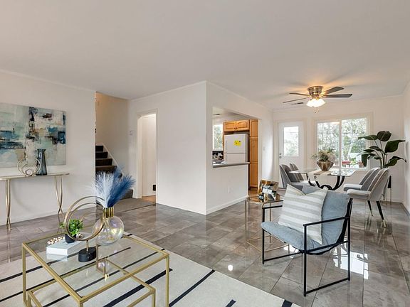 3rd image of 106 Verano Dr