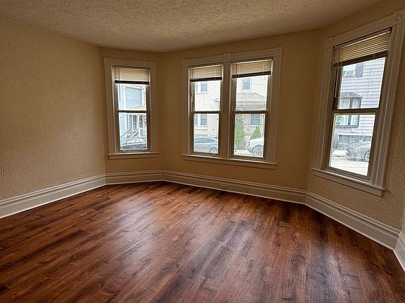 5th image of 214 Brown Ave