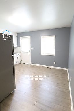 3rd image of 3200 Windemere Pl #B