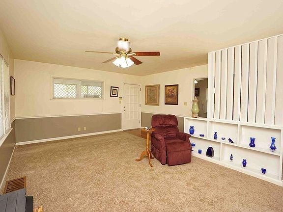 5th image of 104 Carlton Dr