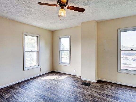 4th image of 32 E Wilson Ave APT B