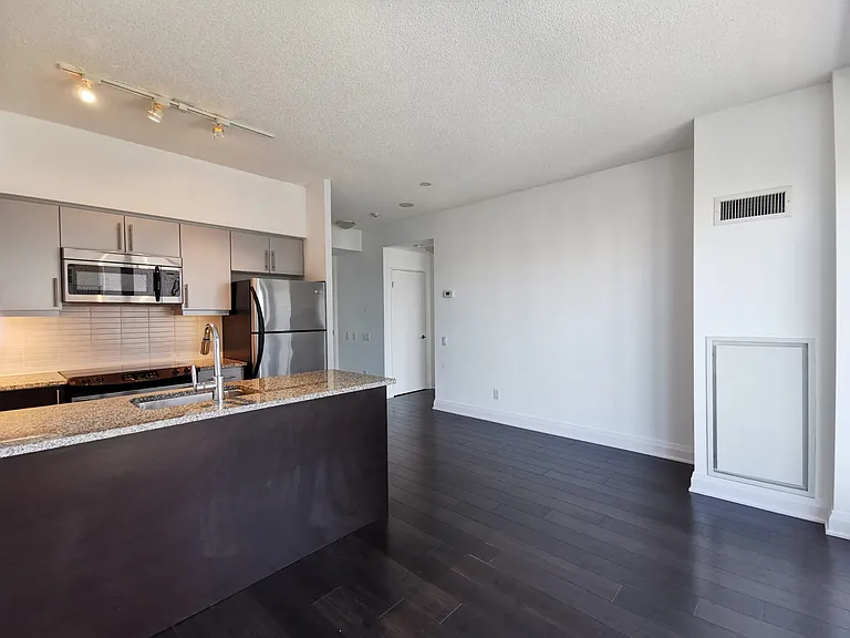 83 Redpath Ave #711 — Photo 7