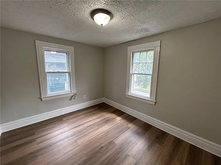 42 Villa St #UPPER — Photo 9