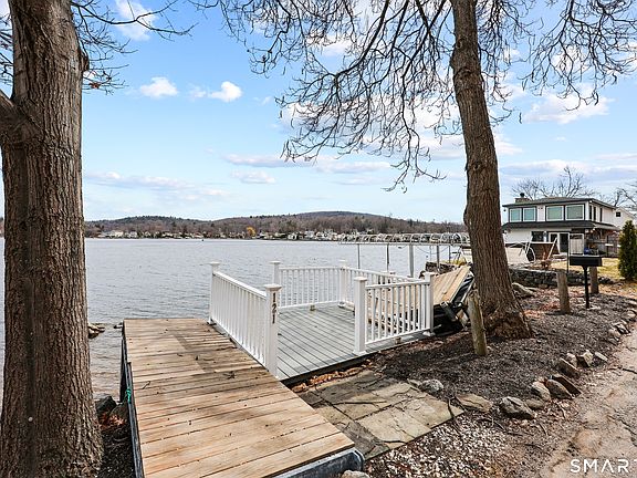 4th image of 121 West Wakefield Boulevard