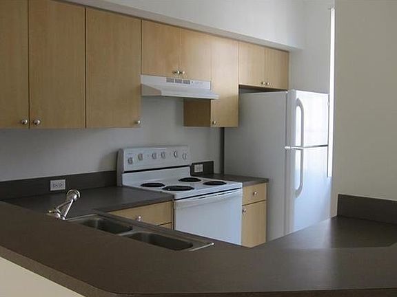 3rd image of 2861 NE 185th St APT 303