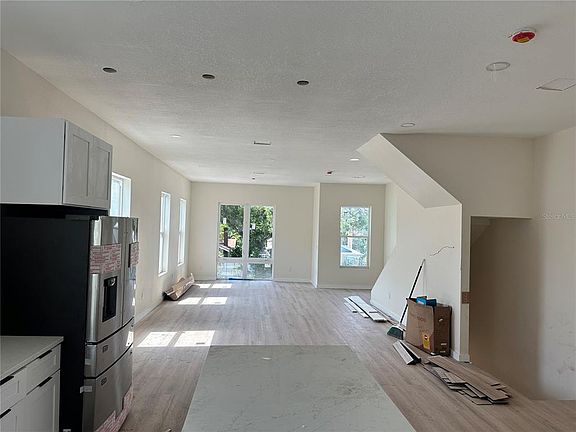 5th image of 2142 5th Ave N
