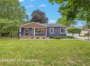 34 E Sharlear Dr, Essexville, MI