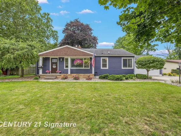 34 E Sharlear Dr, Essexville, MI 48732