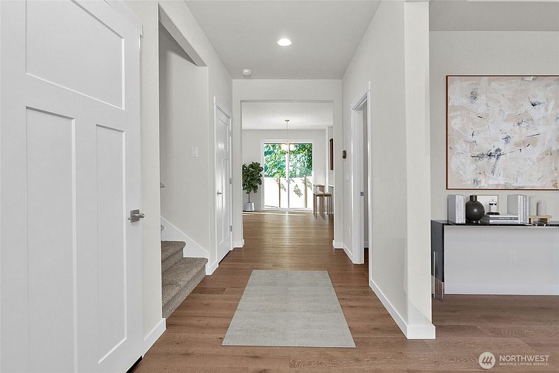 5th image of 902 Bodie Street SE