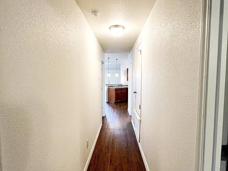 1515 Justin Loop #B — Photo 16
